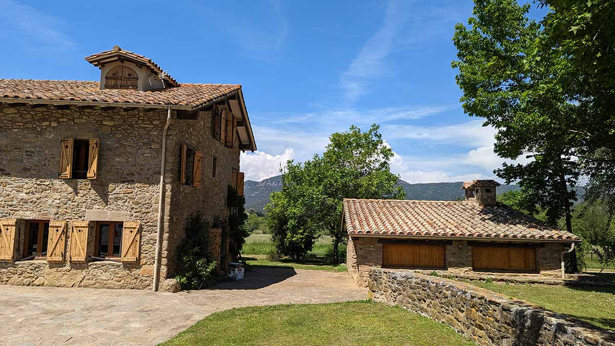 Vista exterior de la casa de turisme rural de Planademunt - Santa Pau - La Garrotxa